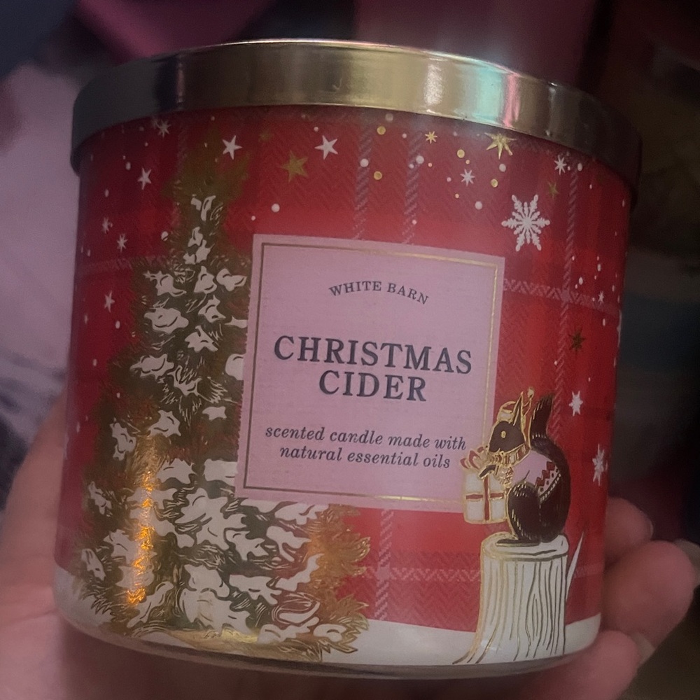 White Barn Christmas Cider Candle - Festive Red and Gold